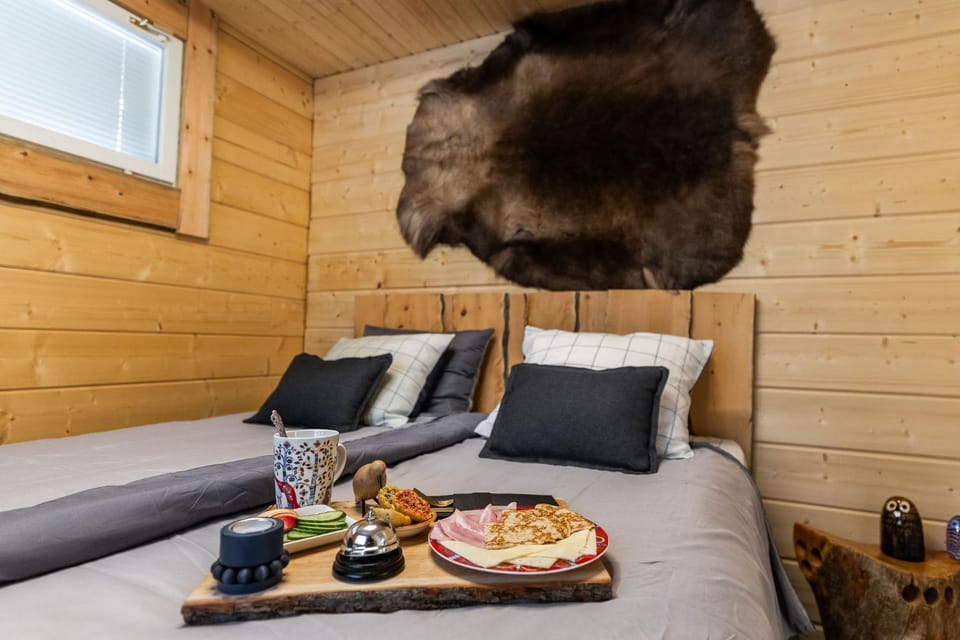 Bedroom, Breakfast