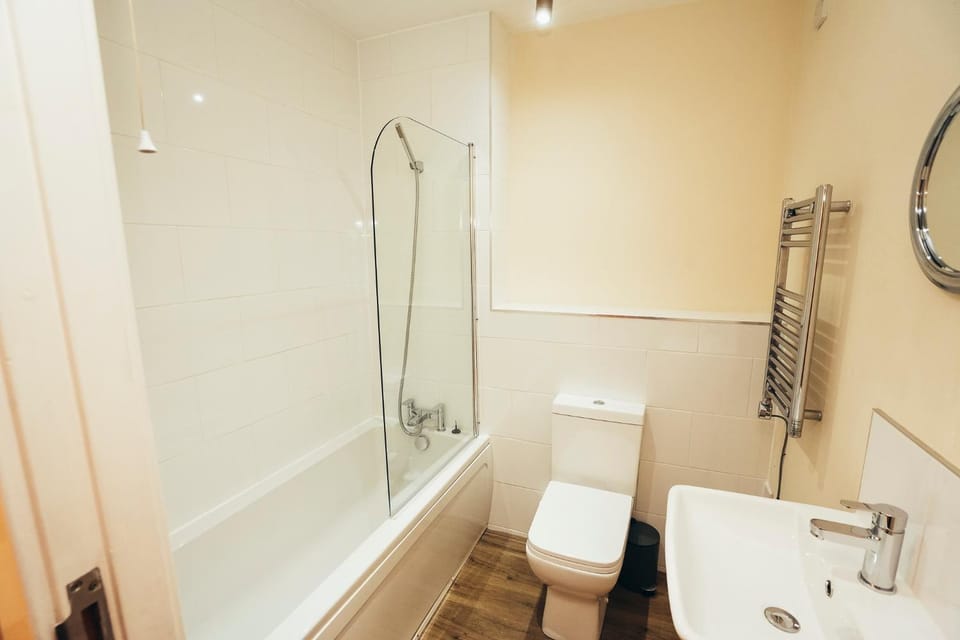 Shower, Toilet, Bathroom, Bath