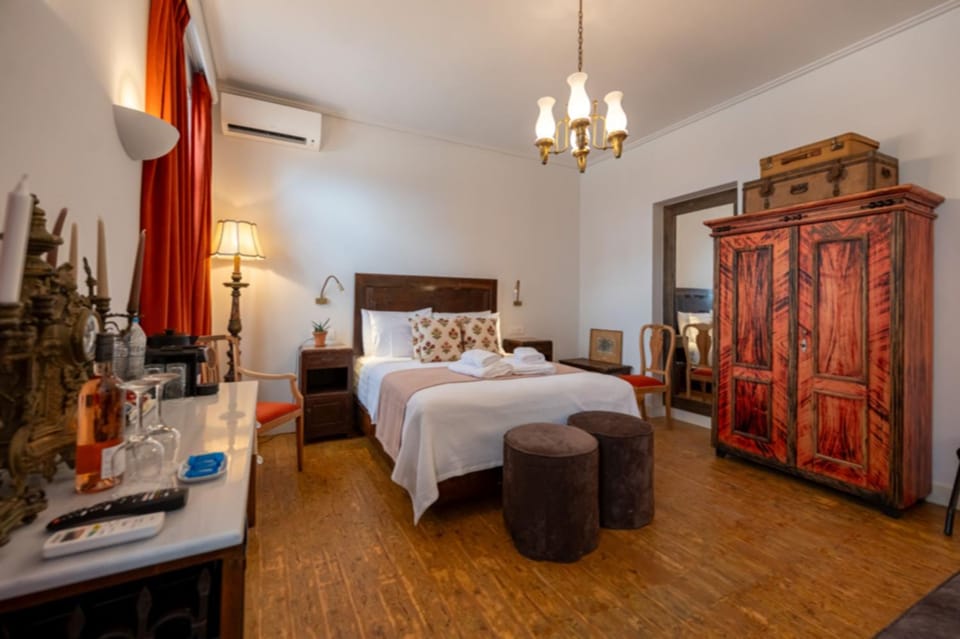 Bed, Photo of the whole room, Bedroom, air conditioner