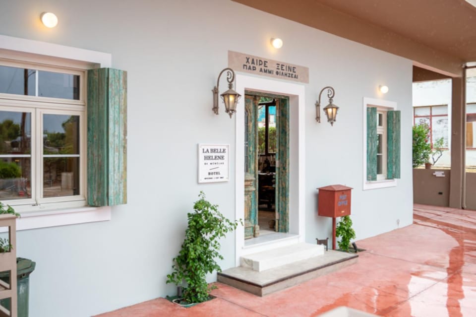 Facade/entrance