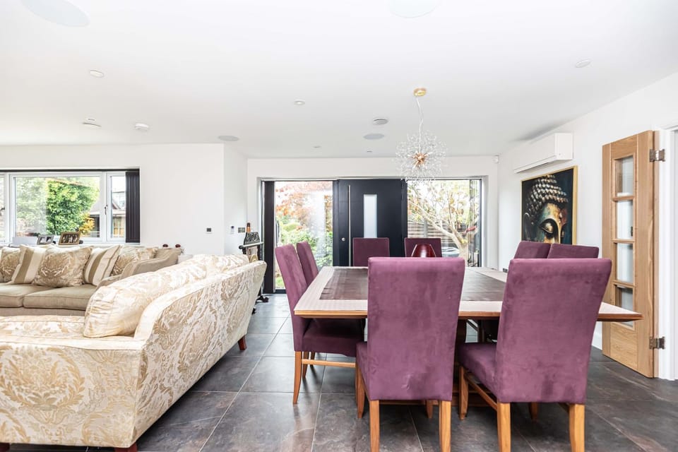 Seating area, Dining area