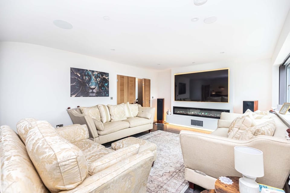 Communal lounge/ TV room, TV and multimedia, Living room