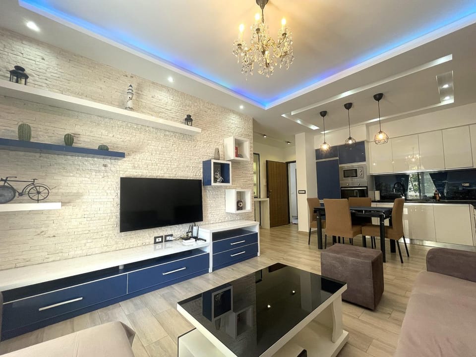 TV and multimedia, Living room, Dining area, internet, oven, kitchen
