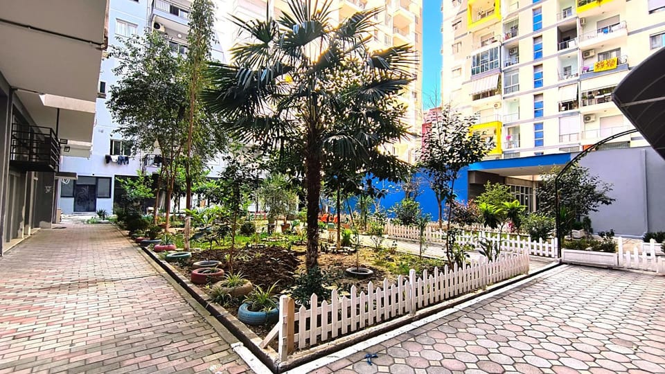 Property building, Spring, Day, Garden