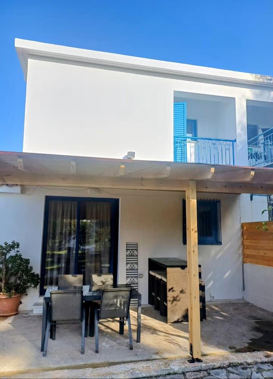 Property building, Day, Balcony/Terrace, Garden view
