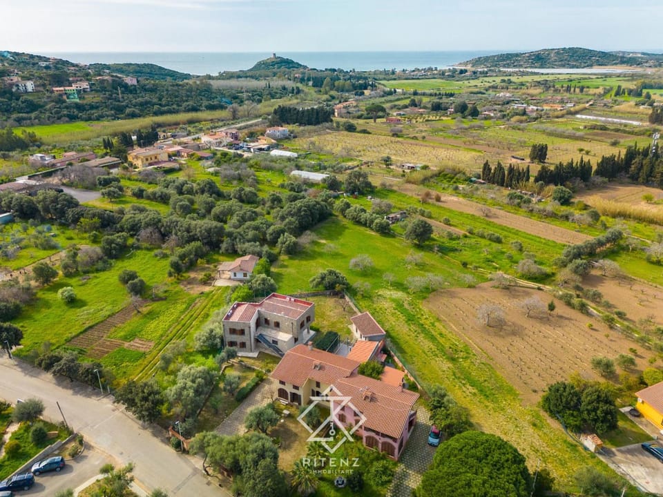 Property building, Nearby landmark, Bird's eye view, Mountain view