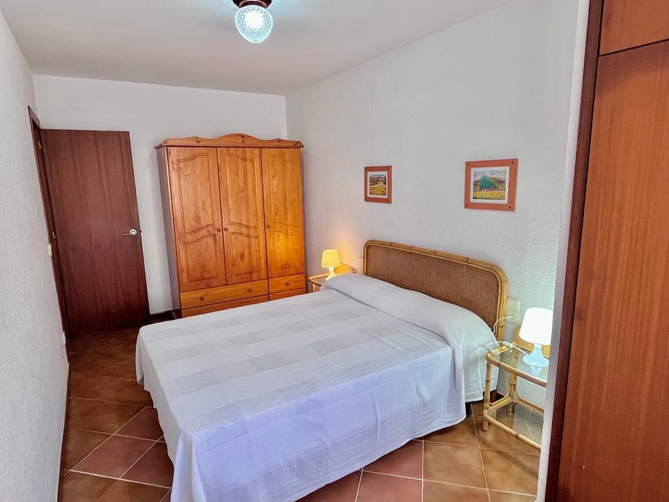 Bed, Photo of the whole room, Bedroom, wardrobe