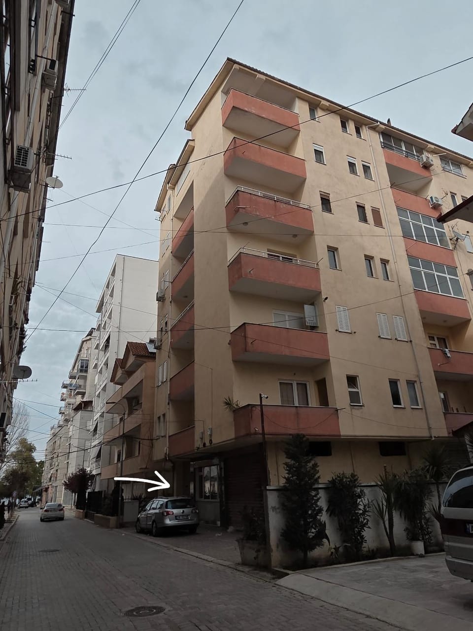 Property building, Day, City view, Street view, Location, Parking