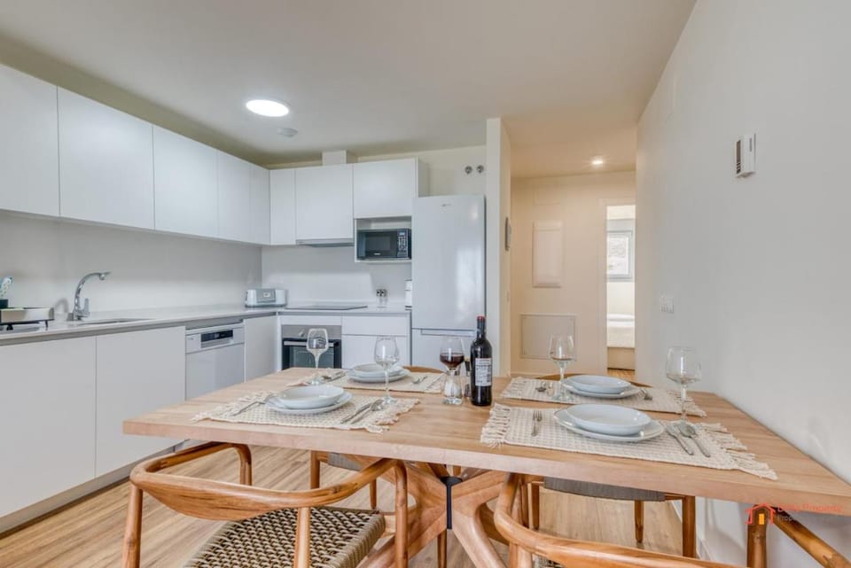 Luxury Coastal Apartment Sea Views Pool & Parking Apartment in Costa del Sol