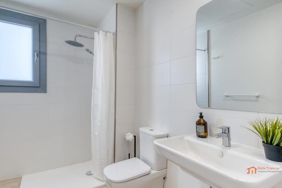 Luxury Coastal Apartment Sea Views Pool & Parking Apartment in Costa del Sol