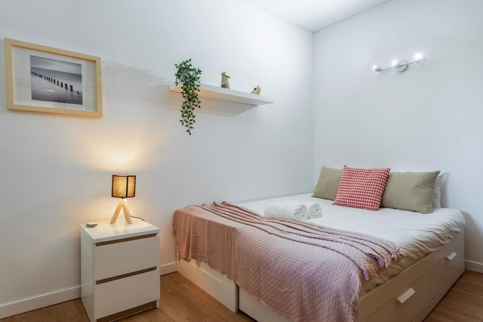 Bed, Photo of the whole room, Bedroom