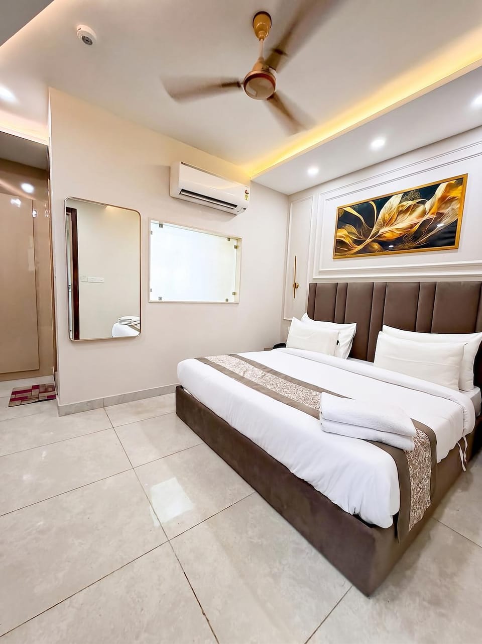 Bed, Photo of the whole room, Bedroom, towels, wardrobe, air conditioner