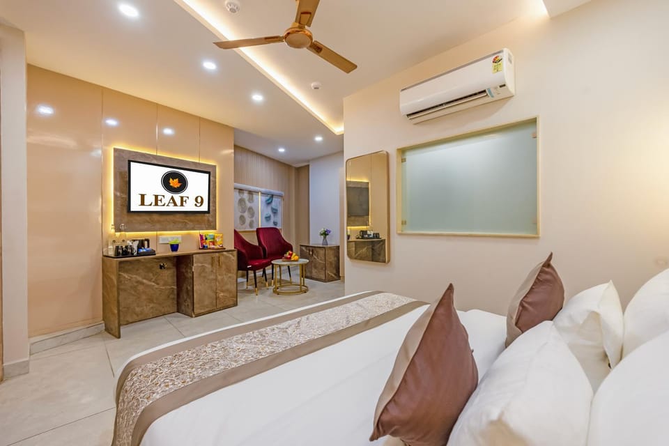 Bed, Living room, Photo of the whole room, Seating area, Bedroom, air conditioner
