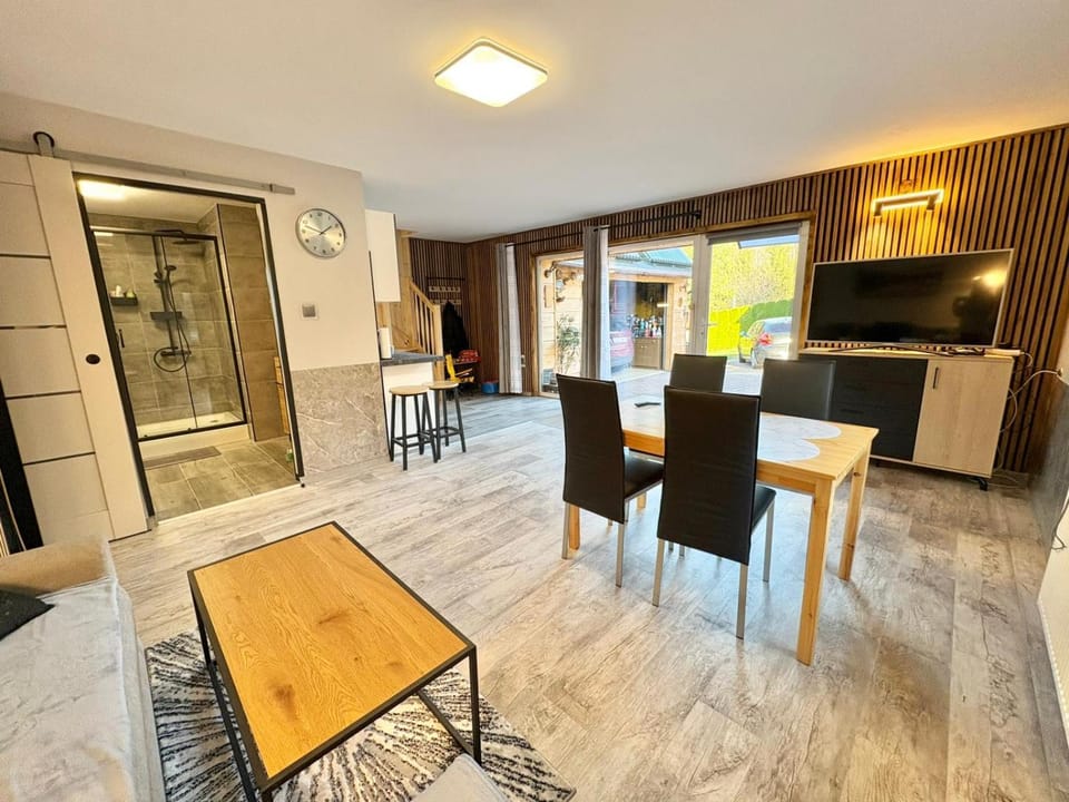Living room, Dining area
