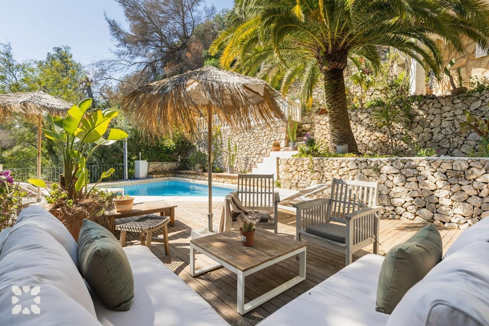 Patio, Spring, Day, Natural landscape, Garden, Living room, Seating area, Garden view, Pool view, Swimming pool, sunbed
