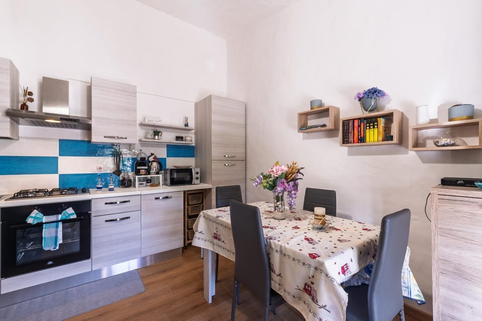 Property building, Kitchen or kitchenette, Living room