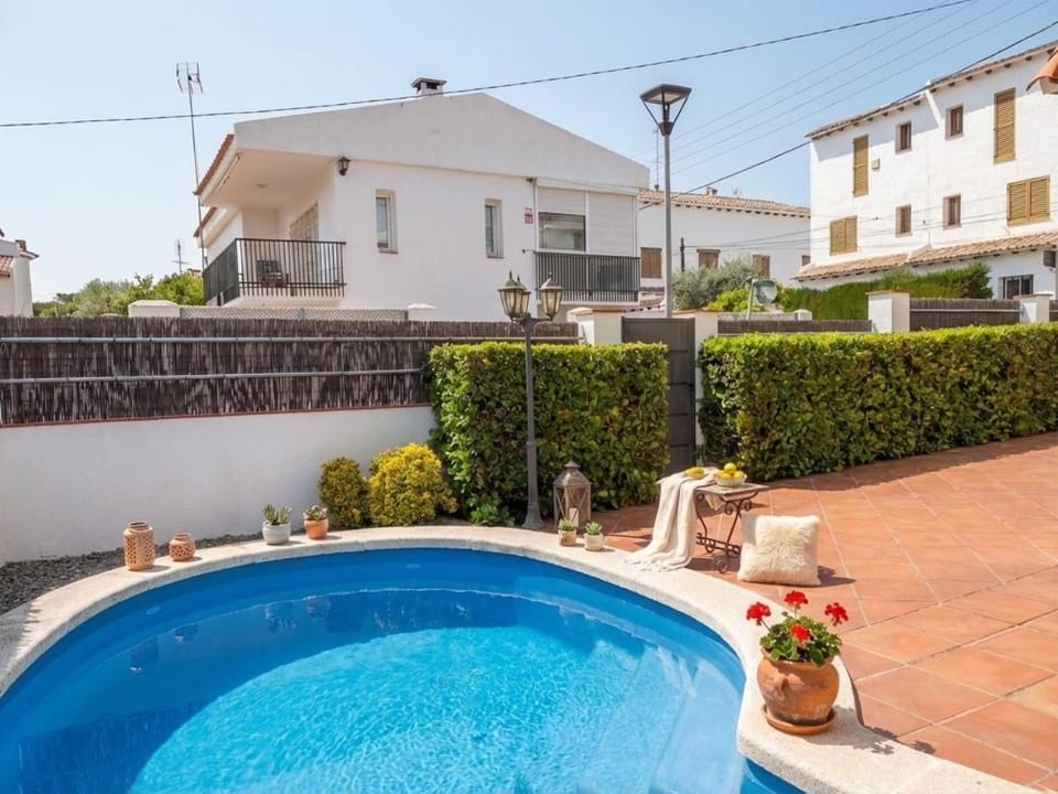 Private Villa with Pool & BBQ - Barcelona Villa in Baix Penedès