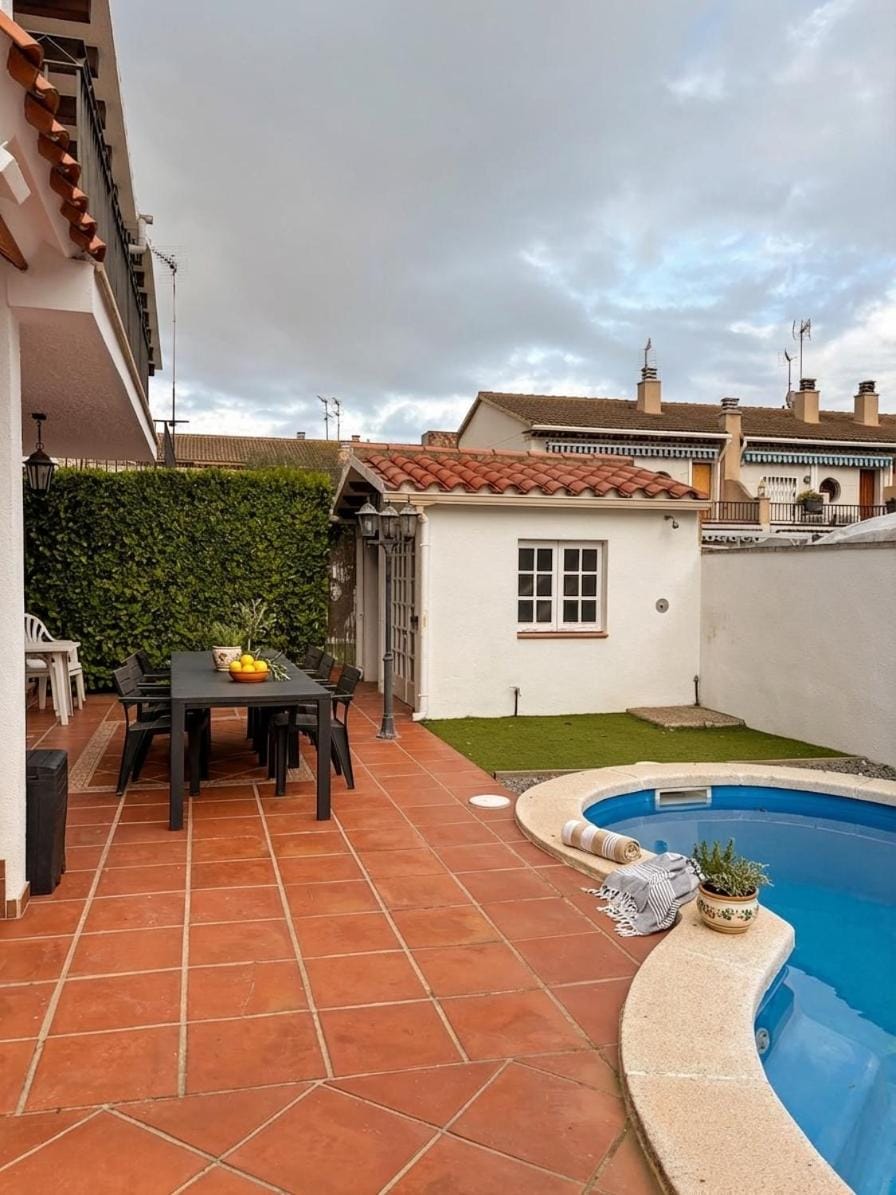 Private Villa with Pool & BBQ - Barcelona Villa in Baix Penedès