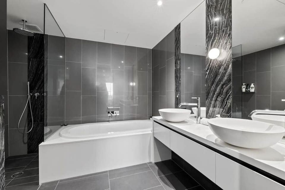 Elegant 2B2B Apt New Acton South w 2 side by side parkings Apartment in Canberra