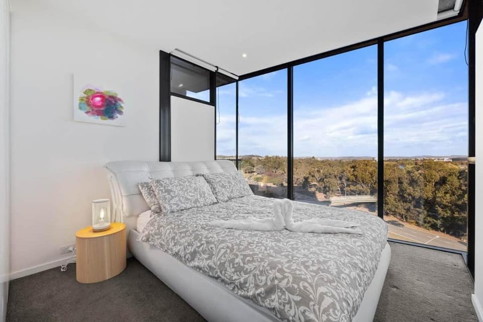 Elegant 2B2B Apt New Acton South w 2 side by side parkings Apartment in Canberra