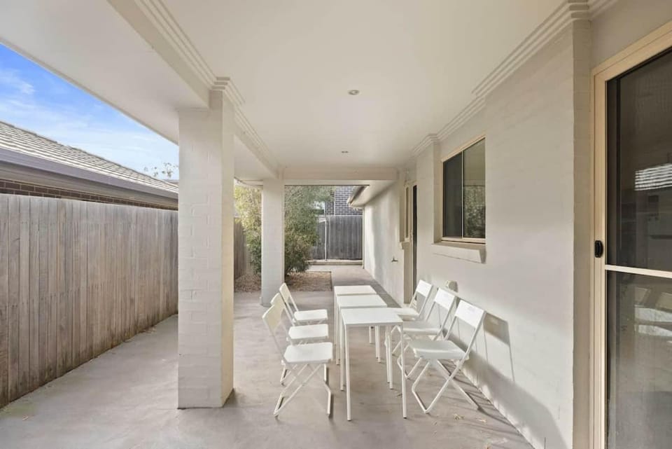 Forde Family Oasis 4BR Near Gungahlin Town Centre House in Canberra
