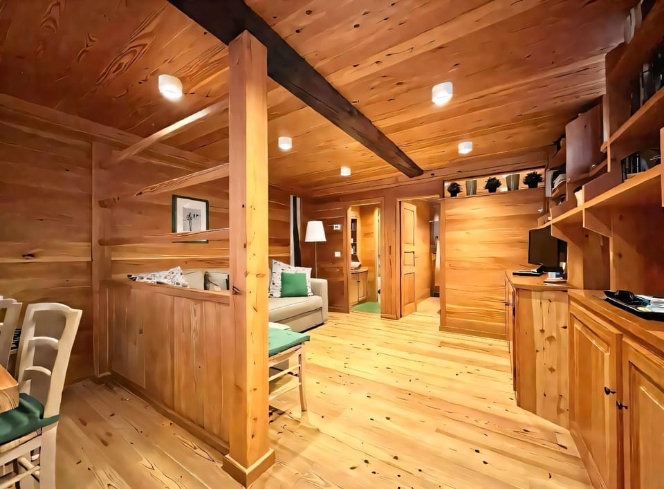 Kitchen or kitchenette, Dining area, stove