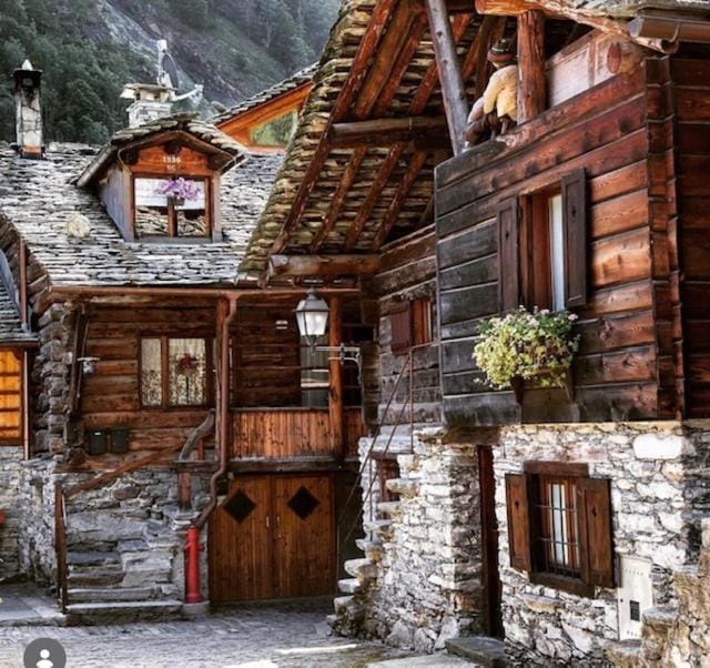 Property building, Day, Natural landscape, Landmark view