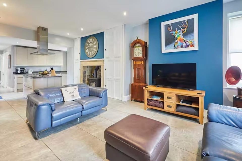 Communal lounge/ TV room, TV and multimedia, Kitchen or kitchenette, Living room, Seating area, Evening entertainment