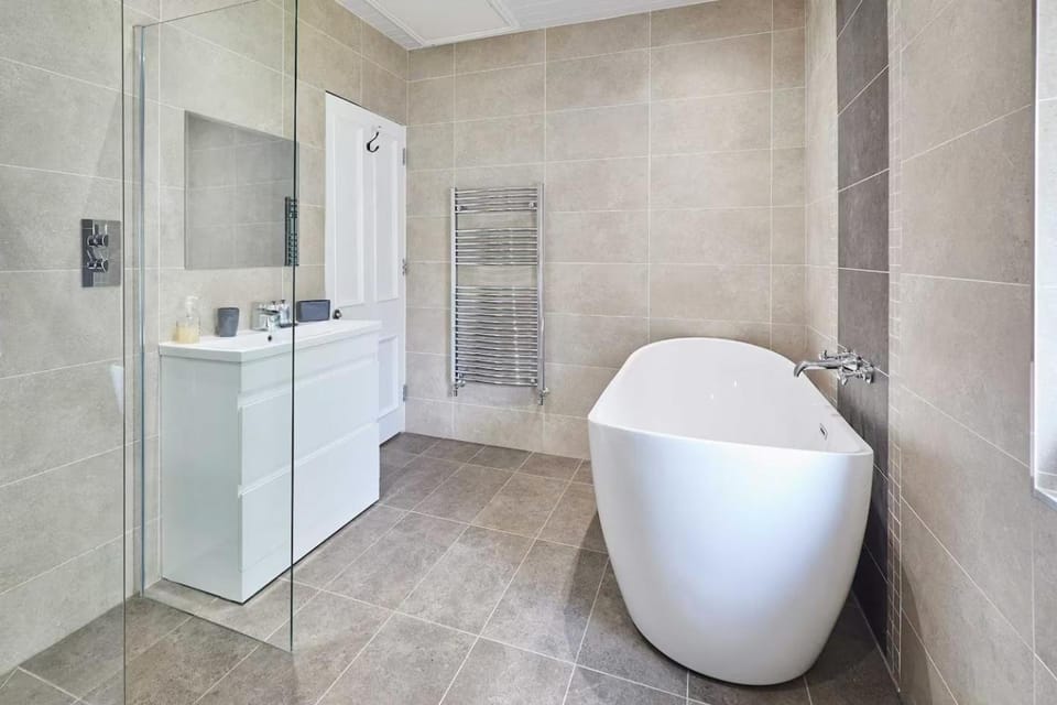Shower, Bathroom, View (from property/room), Photo of the whole room, Decorative detail