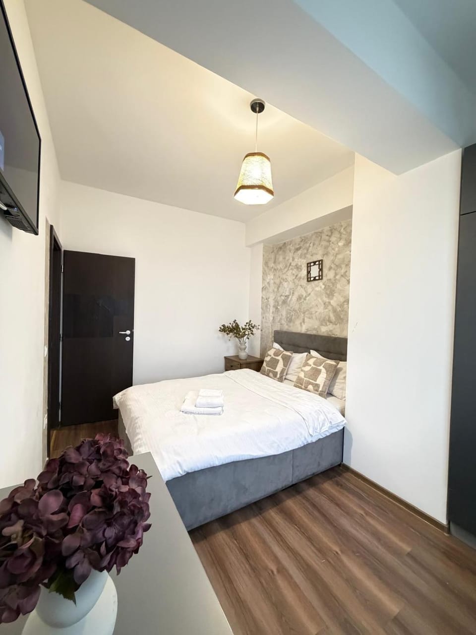 Bedroom, towels, wardrobe