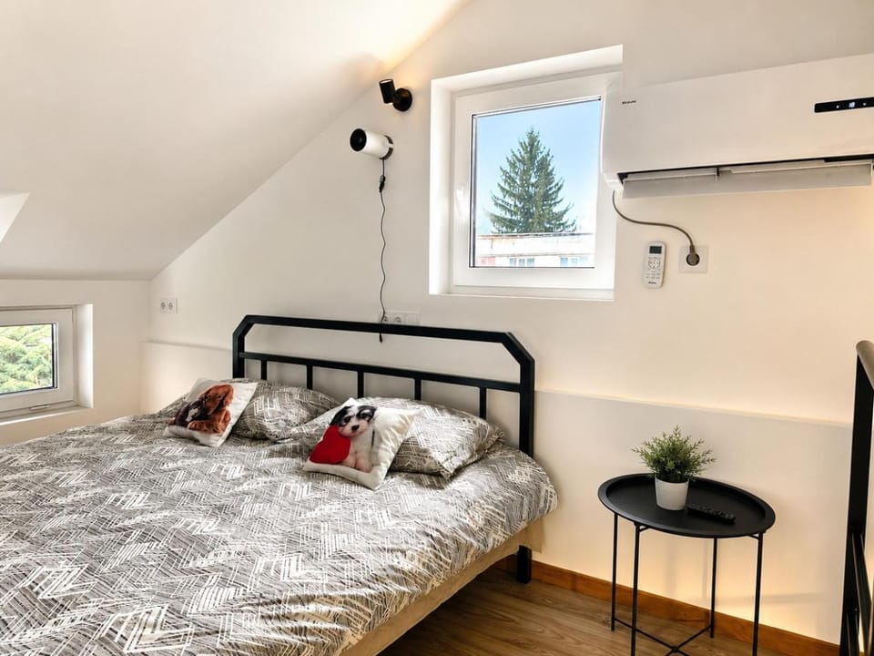 Bed, Photo of the whole room, Bedroom, towels, air conditioner