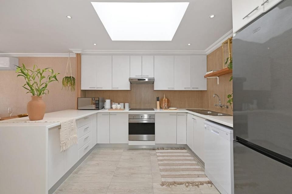 Camps Bay Villa with Panoramic Sea and Mountain Views Villa in Camps Bay