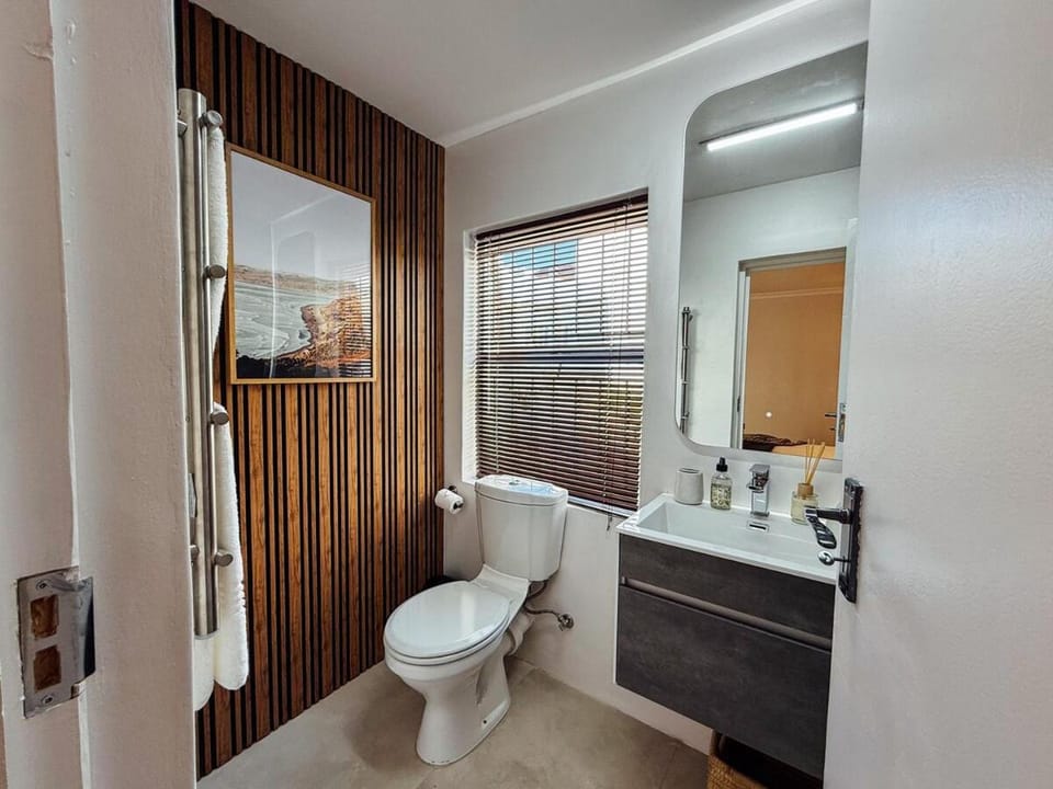 Camps Bay Villa with Panoramic Sea and Mountain Views Villa in Camps Bay