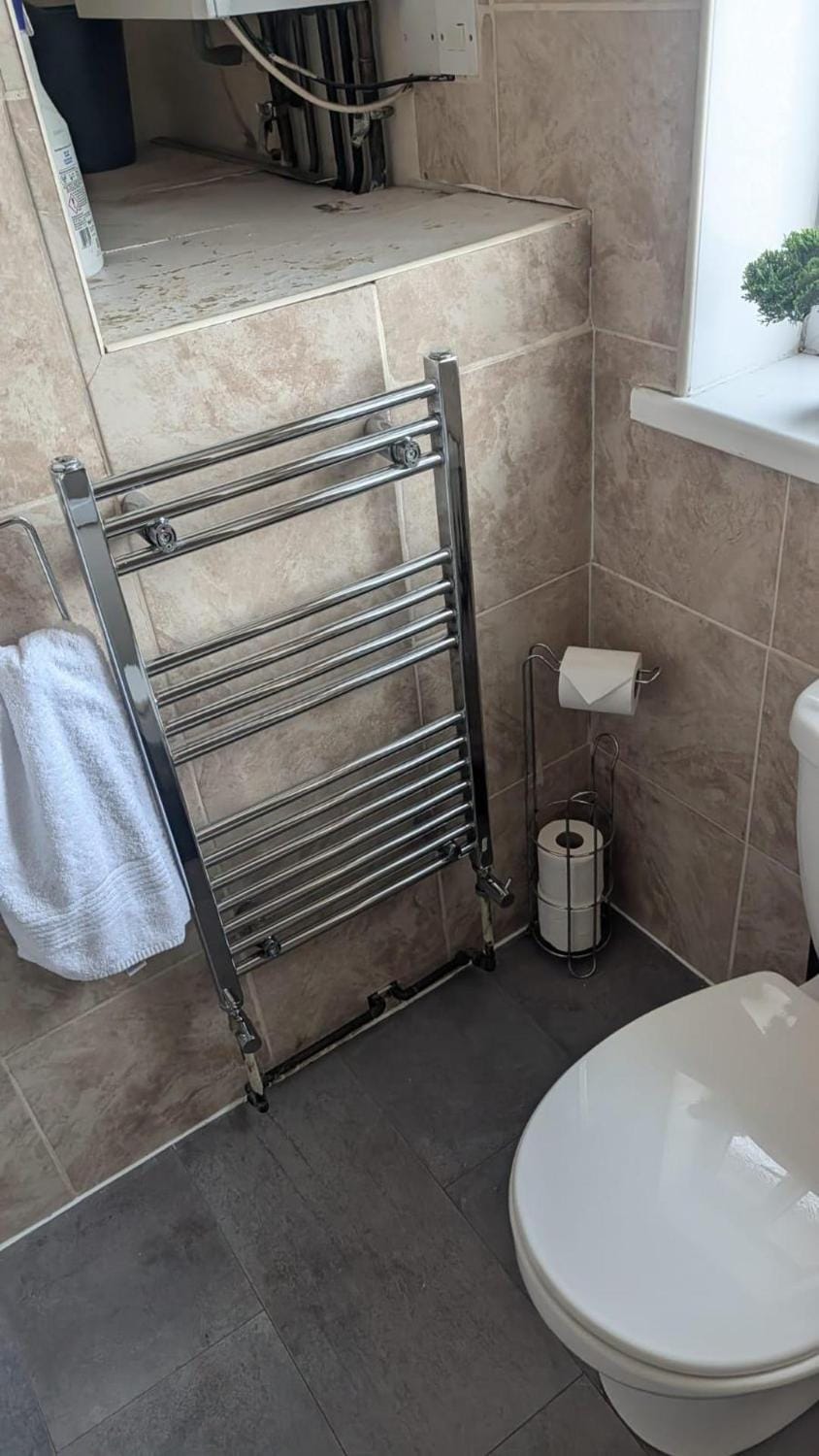 Toilet, Bathroom, towels