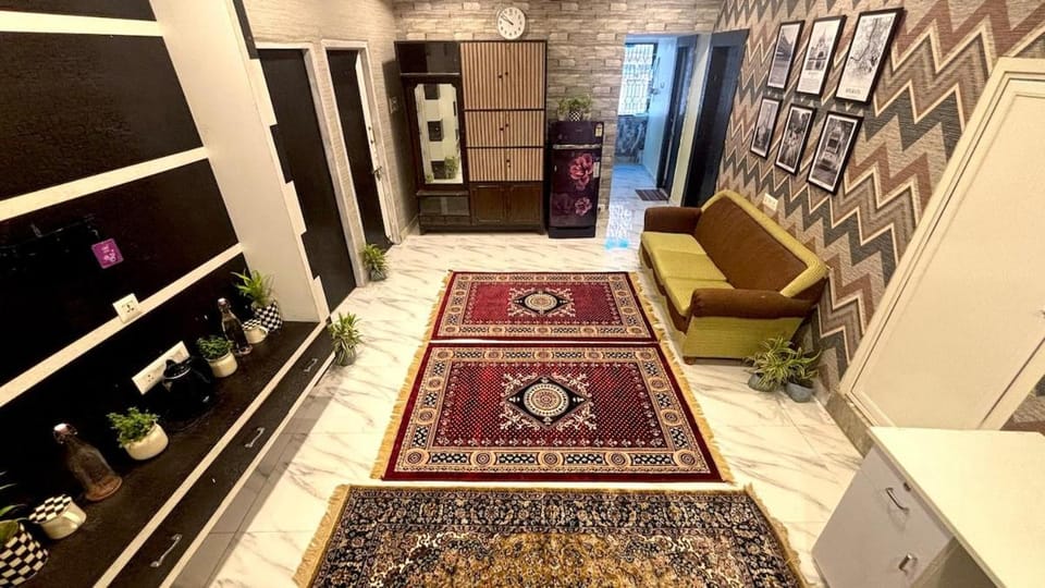 COSY ROOM A3 in 4BHK Apartment in Kolkata