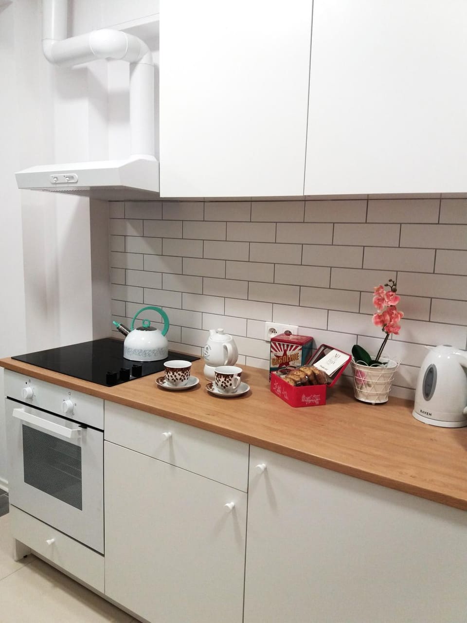Coffee/tea facilities, Kitchen or kitchenette, Food and drinks, minibar, stove