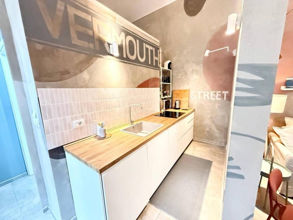 Kitchen or kitchenette, microwave, kitchen