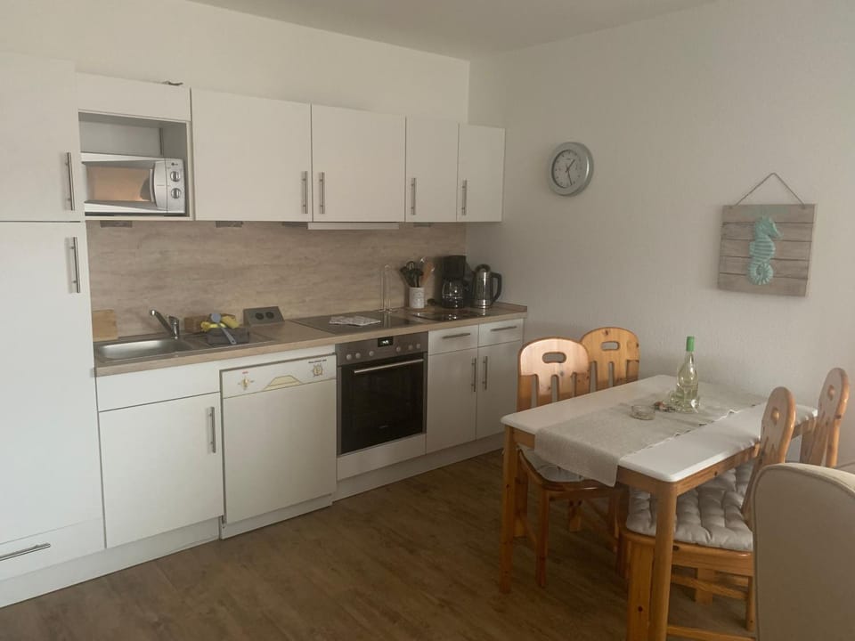 Property building, Kitchen or kitchenette, Living room