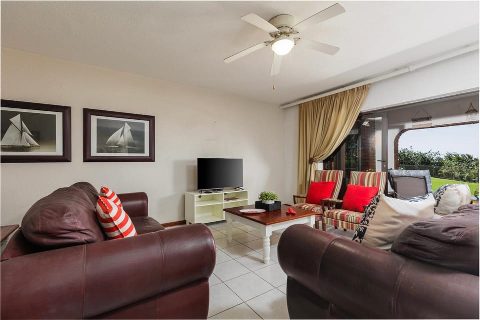 Communal lounge/ TV room, Living room, Seating area