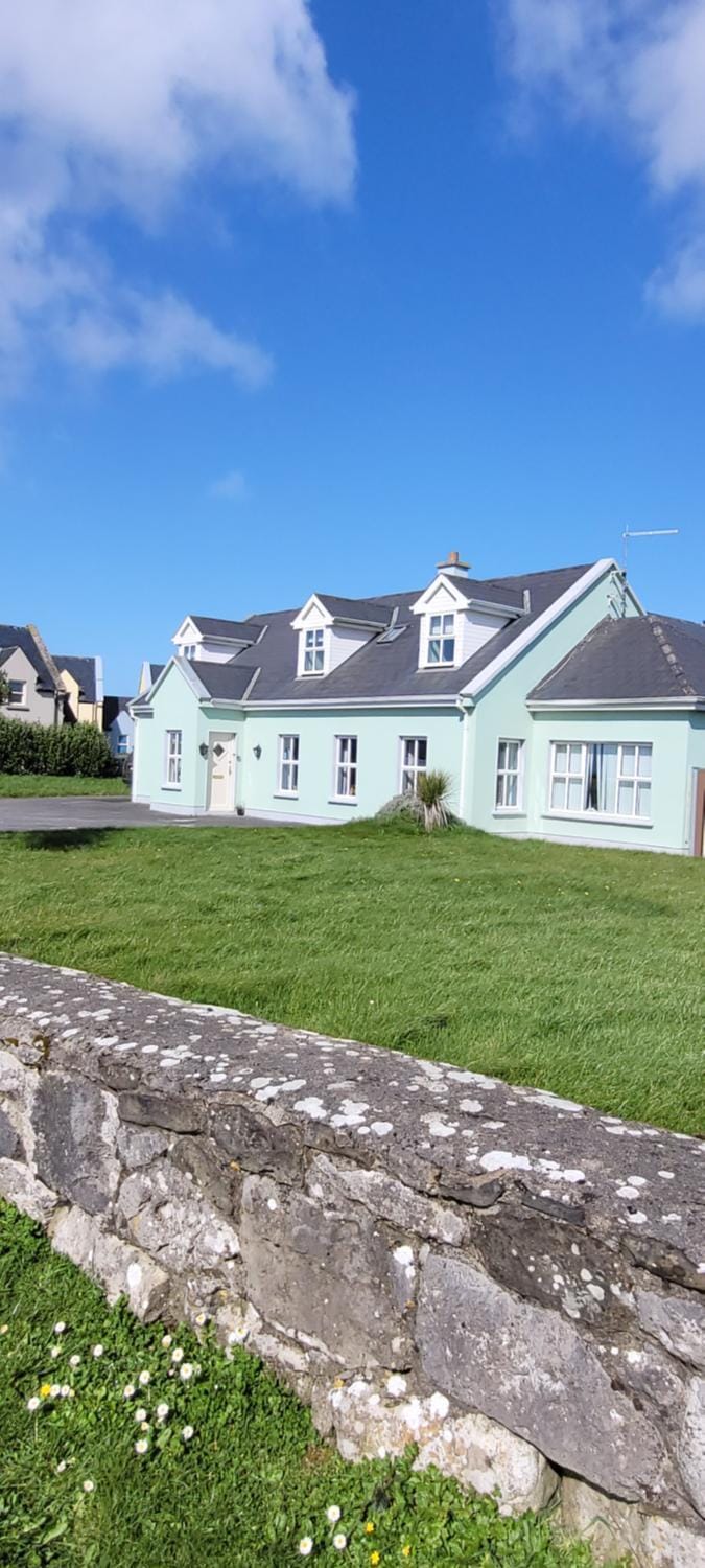 Dubhlinn House Accommodation Bed and Breakfast in Doolin
