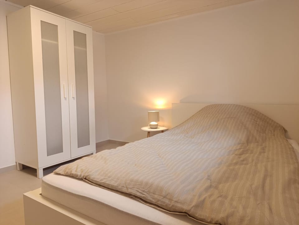 Bed, Photo of the whole room, Bedroom, wardrobe