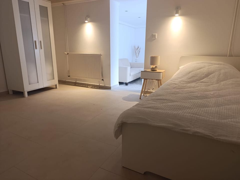 Bed, Photo of the whole room, Bedroom, wardrobe