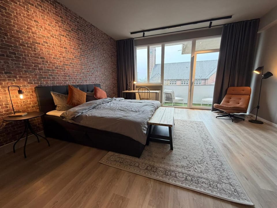 Bed, Seating area, Bedroom