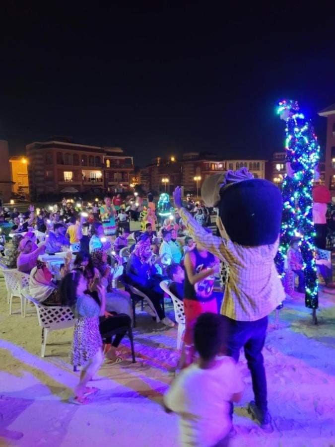 Night, People, Evening entertainment, children, group of guests
