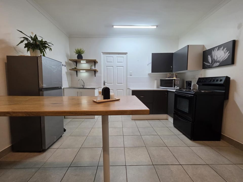 Kitchen or kitchenette, Dining area, oven, stove, toaster