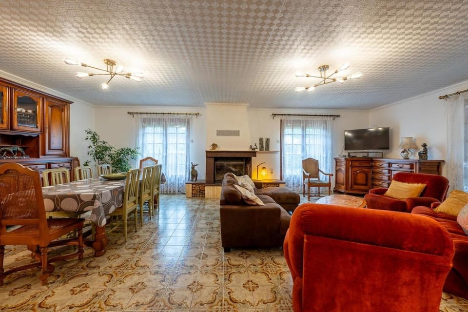 Hacienda Spacieuse avec Jardin 3000m2 Proche Plages Vinassan Narbonne House in Narbonne