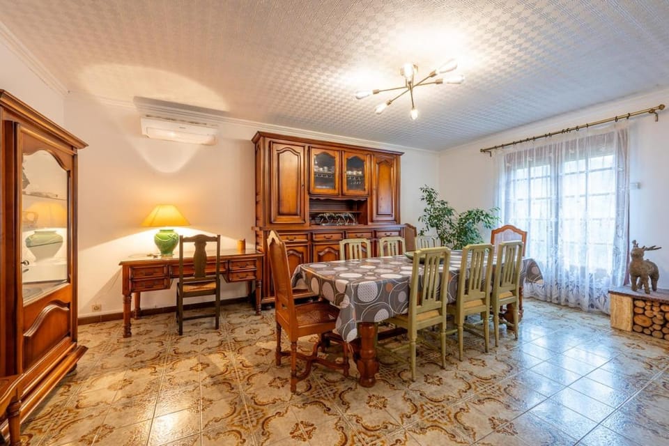 Hacienda Spacieuse avec Jardin 3000m2 Proche Plages Vinassan Narbonne House in Narbonne