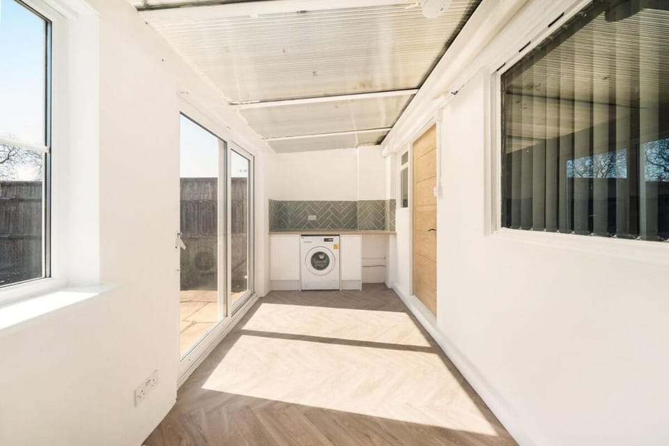 Spacious 5BR Terraced House - Witches Walk Apartment in Bridgwater