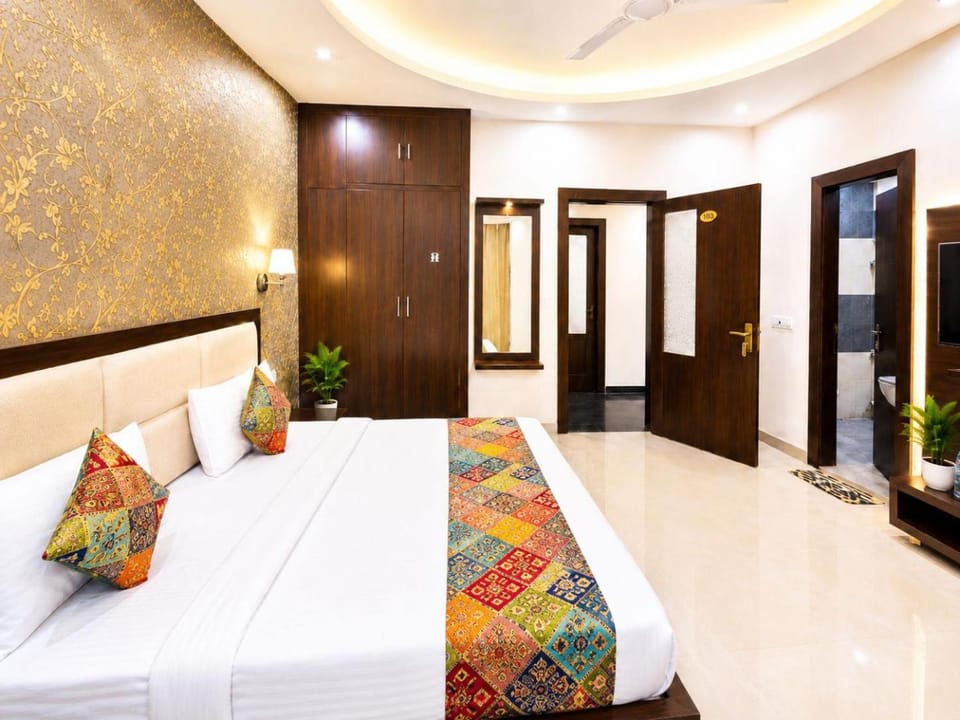 Hotel Royal Residency - #Prem mandir#chaar Dhaam #Inhouse Parking #Free internet #Hygiene Guarantee Hotel in Uttar Pradesh