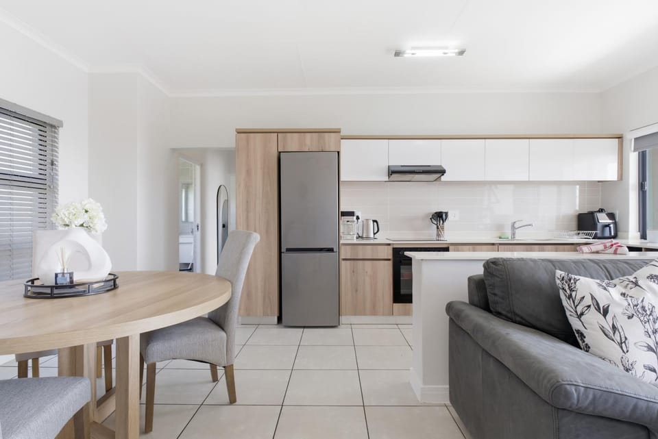 Coffee/tea facilities, Dining area, kitchen